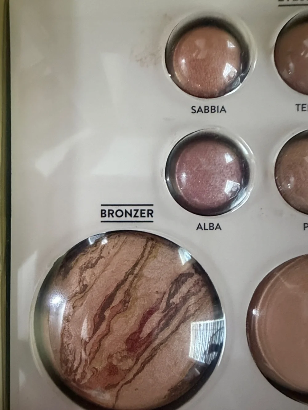Laura Geller Tuscan Dreams Palette - Cream and Gold Box